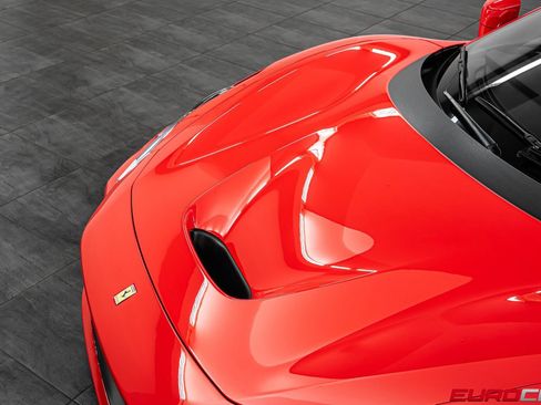 Used 2022 Ferrari F8 Tributo RWD image 9