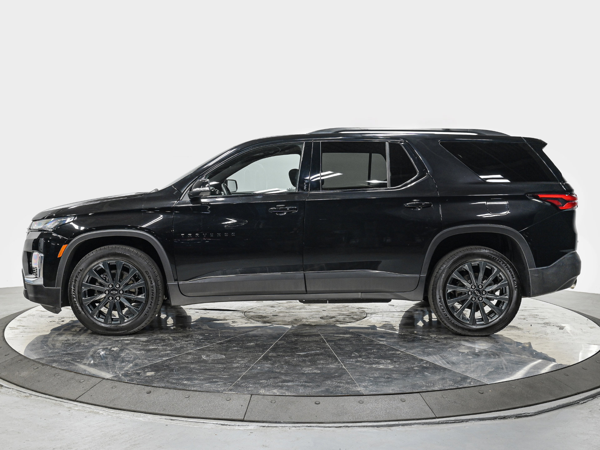 Used 2023 Chevrolet Traverse RS w/ LPO, Floor Liner Package AWD/4WD image 2