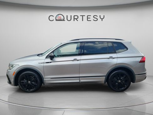 Used 2022 Volkswagen Tiguan SE R-Line FWD image 2