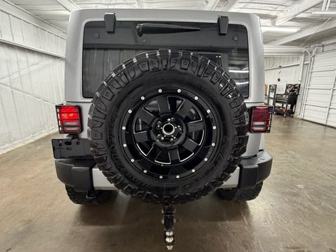 Used 2016 Jeep Wrangler Unlimited Sahara AWD/4WD image 4