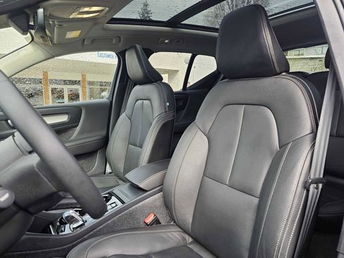 Certified 2024 Volvo XC40 B5 Plus w/ Climate Package AWD/4WD image 22
