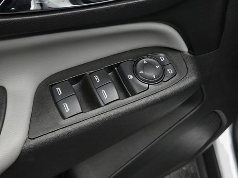 Used 2022 Chevrolet Equinox LS image 10