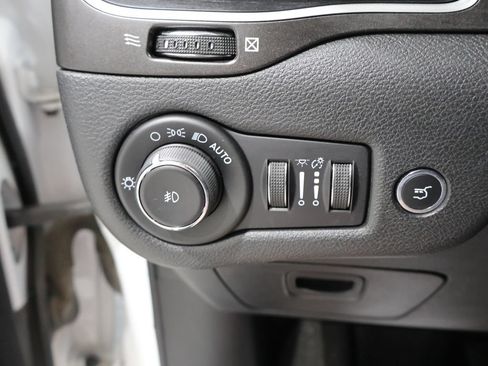 Used 2021 Jeep Cherokee Trailhawk w/ Technology Group AWD/4WD image 31