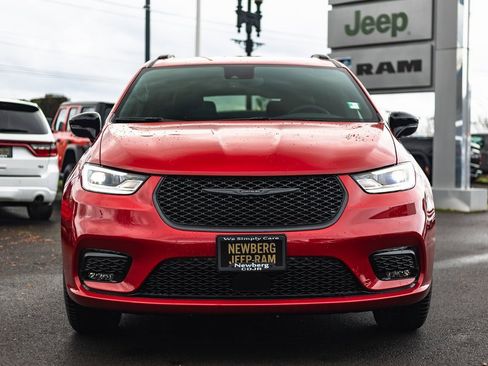 New 2026 Chrysler Pacifica Select w/ S Appearance Package image 5