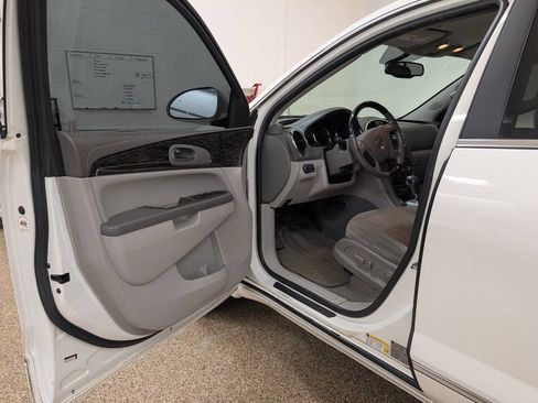 Used 2013 Buick Enclave Convenience FWD image 6