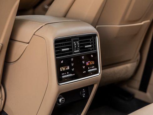 Certified 2023 Porsche Cayenne AWD/4WD image 38