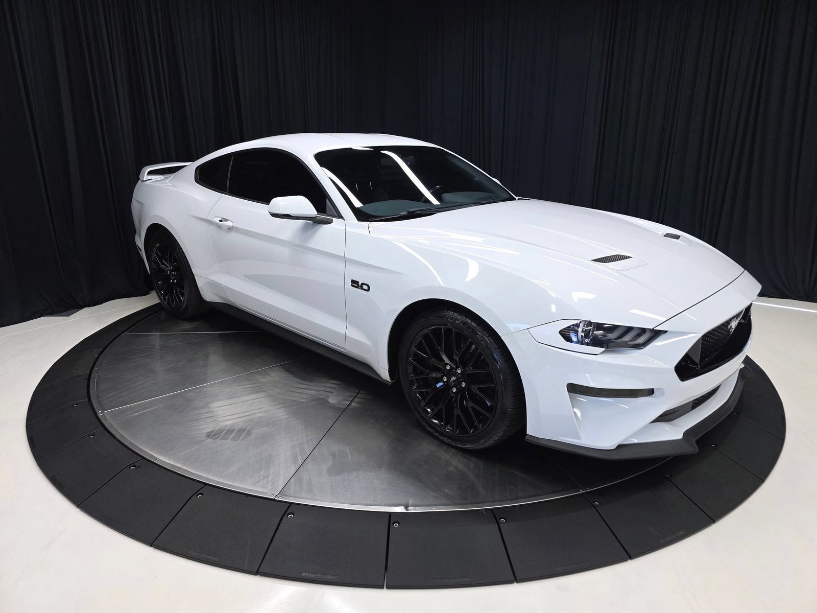 Used 2018 Ford Mustang GT Premium w/ GT Performance Package RWD image 16