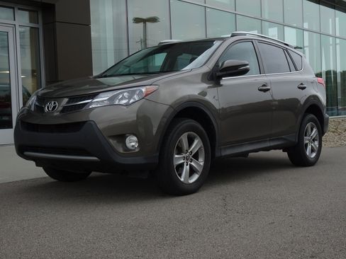 Used 2015 Toyota RAV4 XLE AWD/4WD image 1