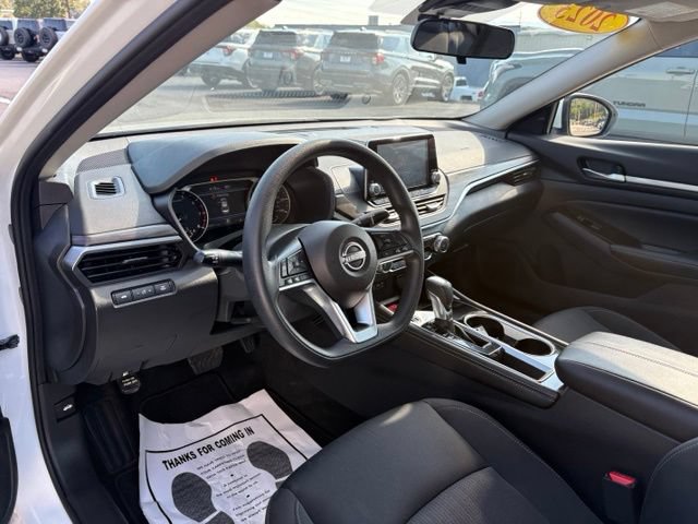 Used 2023 Nissan Altima 2.5 SV FWD image 3