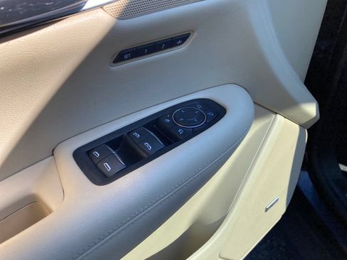 Used 2017 Cadillac XT5 Luxury w/ Driver Awareness Package AWD/4WD image 14