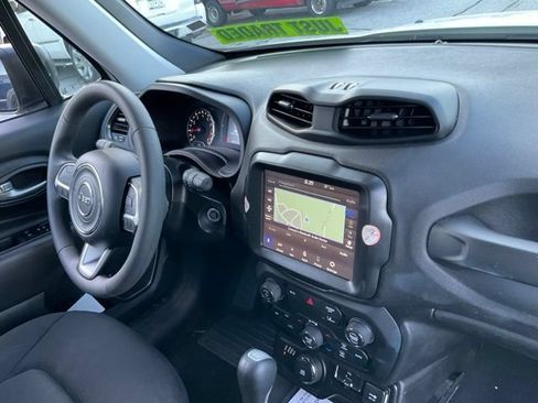 Used 2023 Jeep Renegade Latitude AWD/4WD image 11