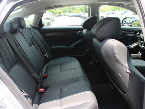 Used 2018 Honda Accord Touring image 14