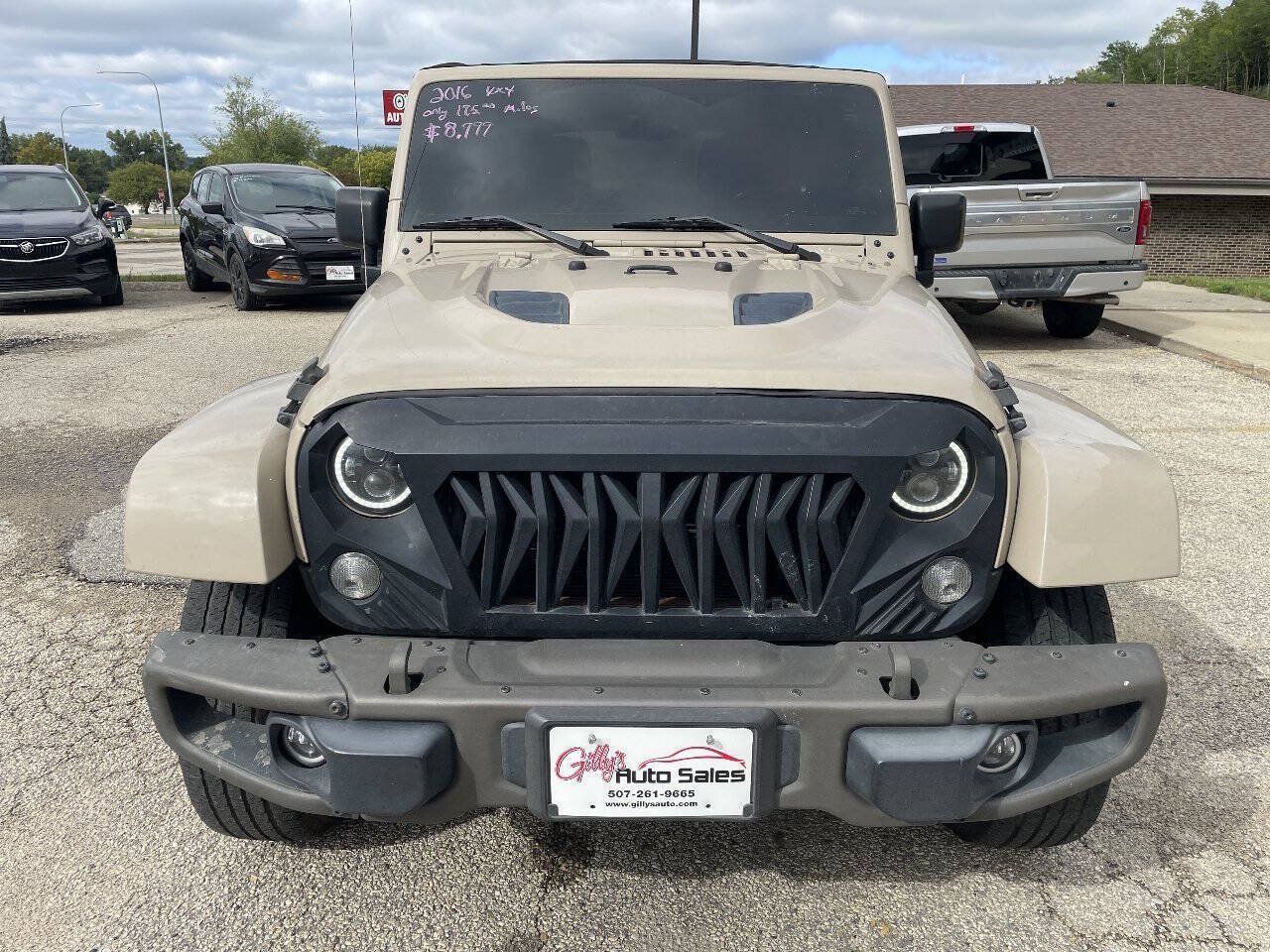 Used 2016 Jeep Wrangler Unlimited Sahara AWD/4WD image 4