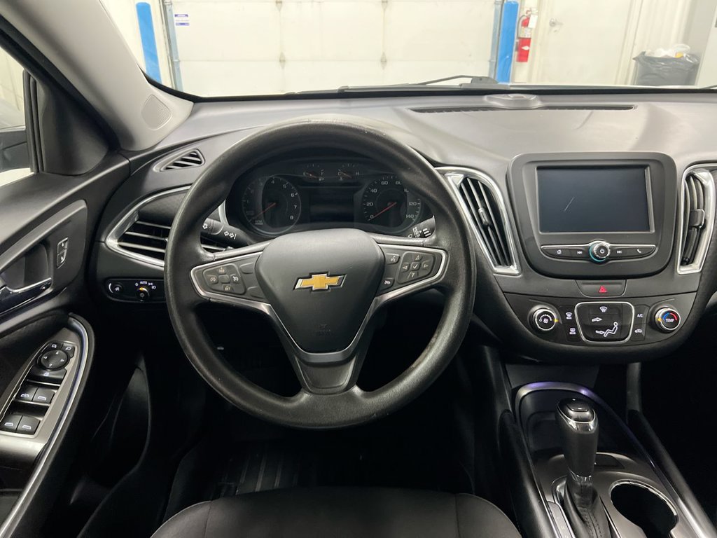 Used 2018 Chevrolet Malibu LT FWD image 11