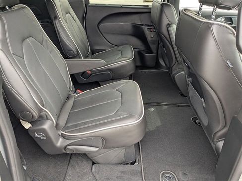 New 2026 Chrysler Pacifica Limited w/ Trailer Tow Group image 39