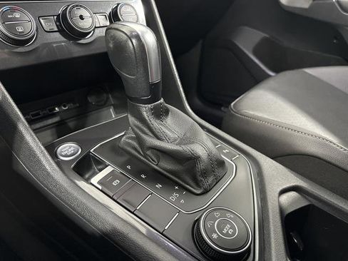 Used 2020 Volkswagen Tiguan SE R-Line image 21