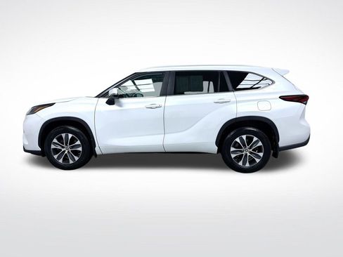 Certified 2024 Toyota Highlander XLE AWD/4WD image 4