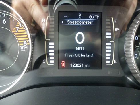 Used 2019 Jeep Cherokee Latitude w/ Cold Weather Group AWD/4WD image 26