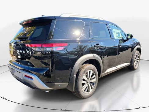 New 2025 Nissan Pathfinder SL image 10