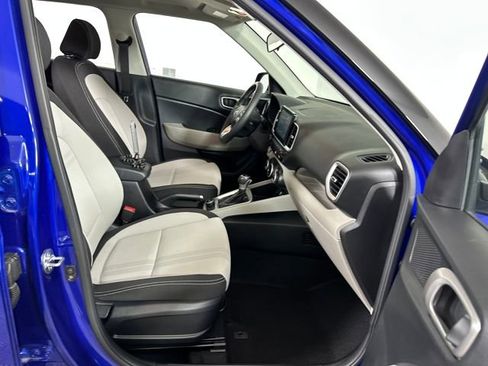 Certified 2024 Hyundai Venue SEL image 28