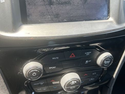 Used 2019 Chrysler 300 S image 13