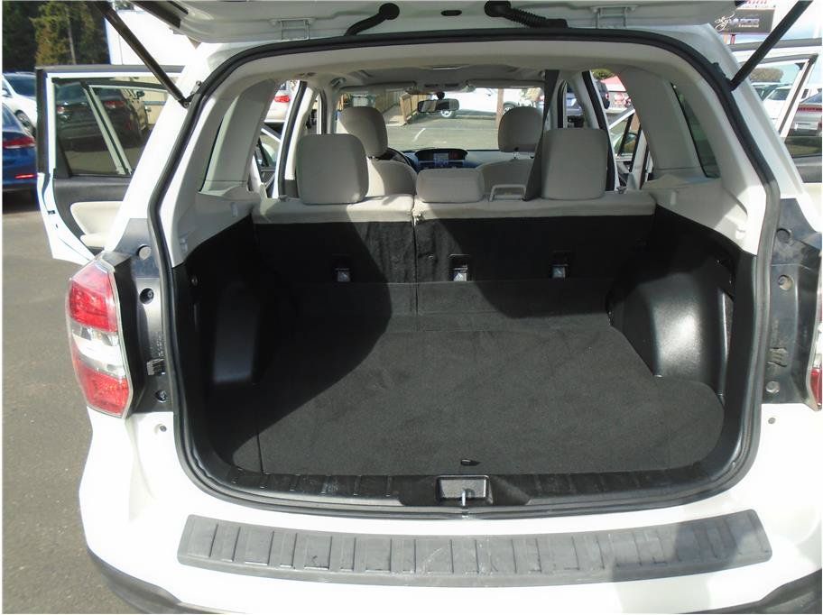 Used 2015 Subaru Forester 2.5i Premium w/ All-Weather Package AWD/4WD image 16