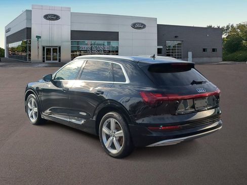 Used 2019 Audi e-tron Premium Plus image 8