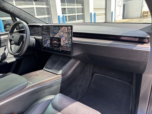 Used 2023 Tesla Model X AWD/4WD image 23