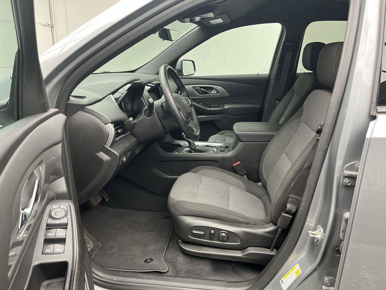 Certified 2023 Chevrolet Traverse LT AWD/4WD image 3
