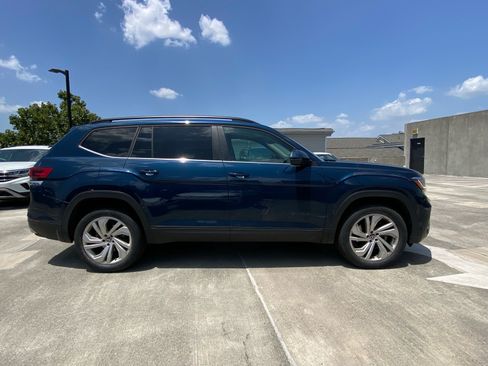 Certified 2023 Volkswagen Atlas SE w/ Panoramic Sunroof Package AWD/4WD image 2