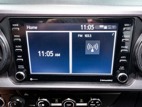 Used 2020 Toyota Tacoma TRD Off-Road w/ Technology Package image 17