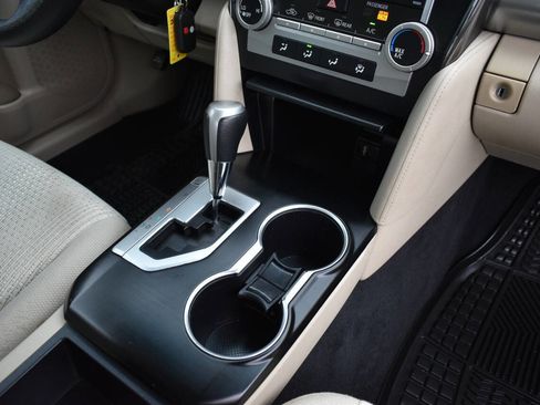 Used 2014 Toyota Camry FWD image 19