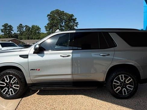 Used 2024 GMC Yukon AT4 w/ Technology Package AWD/4WD image 4