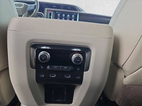 Used 2021 GMC Yukon Denali w/ LPO, Illumination Package AWD/4WD image 12