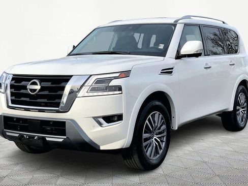 Used 2024 Nissan Armada SL w/ Captain's Chairs Package image 3