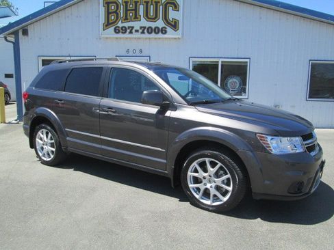 Used 2018 Dodge Journey SXT w/ Connectivity Group AWD/4WD image 1