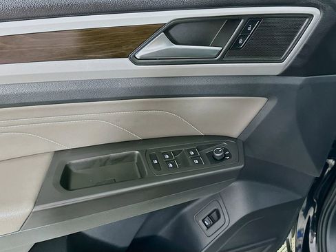 Used 2023 Volkswagen Atlas SE w/ Panoramic Sunroof Package FWD image 21