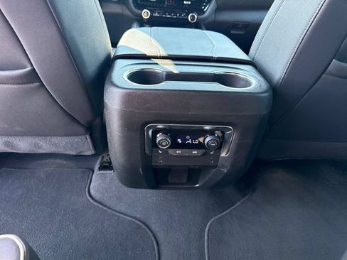 Used 2025 Chevrolet Suburban Premier AWD/4WD image 33