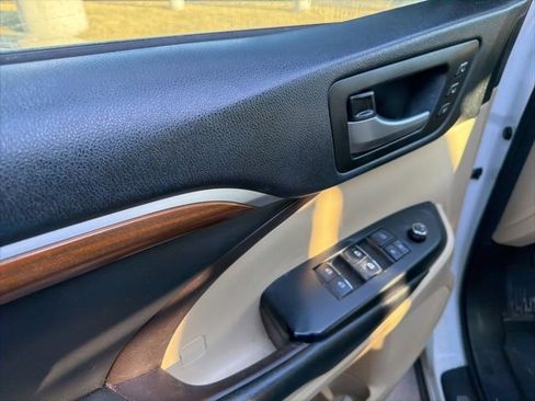 Used 2018 Toyota Highlander Limited image 12