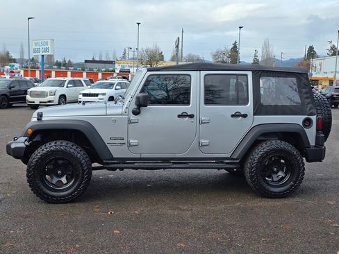 Used 2018 Jeep Wrangler Unlimited Sport w/ Connectivity Group image 31