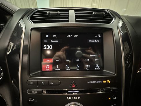 Used 2018 Ford Explorer Platinum AWD/4WD image 28