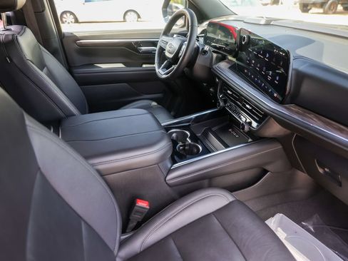 Used 2025 Chevrolet Tahoe Z71 AWD/4WD image 32