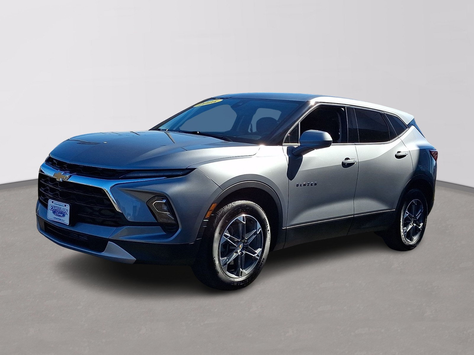 Used 2025 Chevrolet Blazer LT FWD image 3