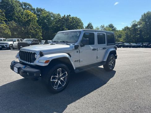 Used 2024 Jeep Wrangler Unlimited w/ Convenience Group AWD/4WD image 5
