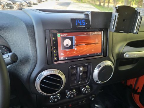 Used 2015 Jeep Wrangler Unlimited Rubicon w/ Dual Top Group image 15