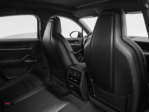 Certified 2026 Porsche Cayenne Coupe AWD/4WD image 28