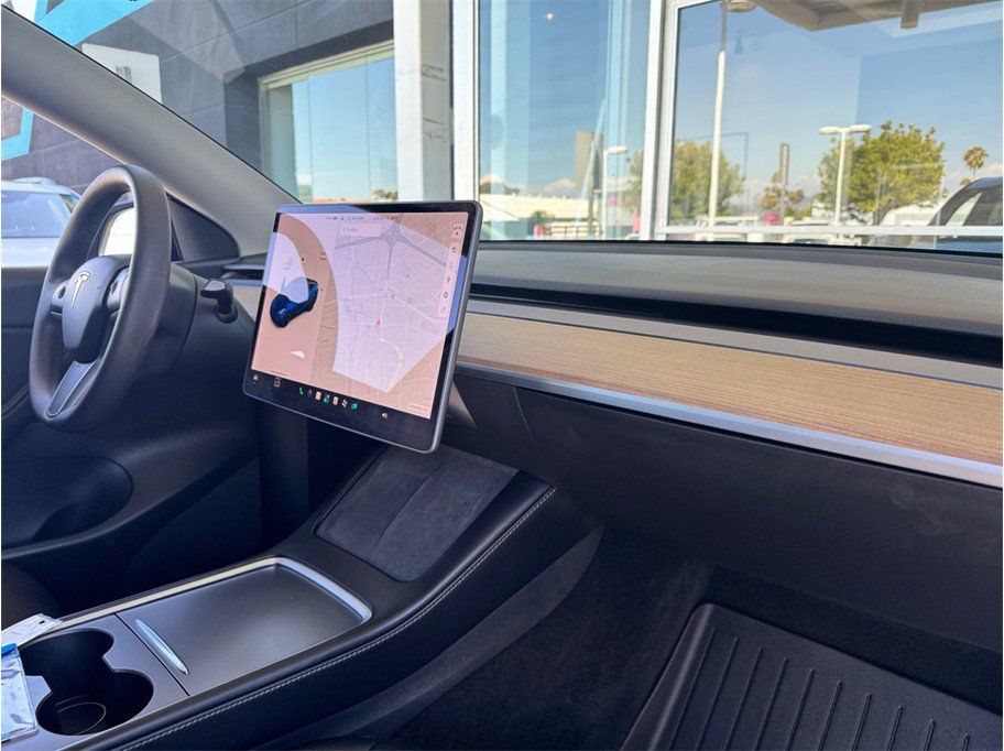Used 2022 Tesla Model Y Performance AWD/4WD image 18