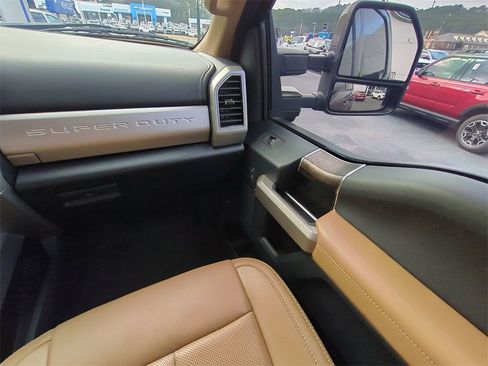 Certified 2022 Ford F250 Lariat w/ Tremor Off-Road Package image 17