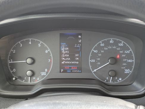 Used 2024 Toyota Corolla LE FWD image 31