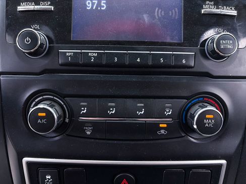 Used 2018 Nissan Titan S RWD image 19